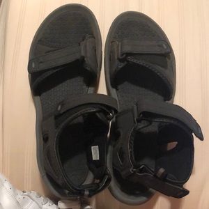 khombu water sandals